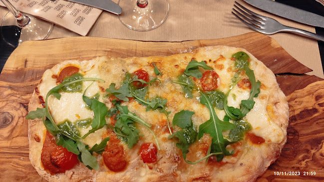 Salutteria Phone number