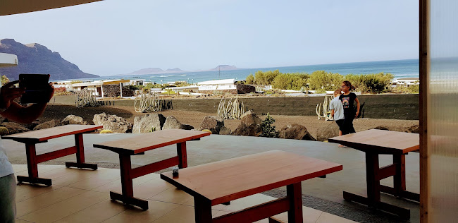 Opinii despre Restaurante Dunas de Famara în Urb. Famara - Gastronomía y hostelería