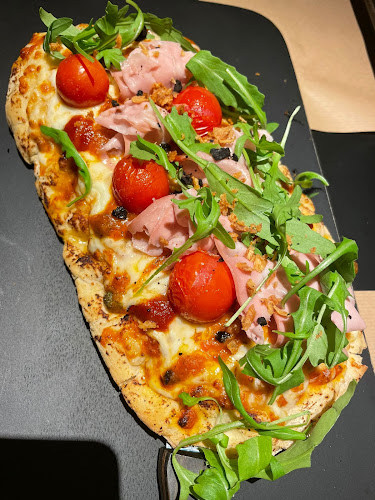 Comments and reviews of Salutteria