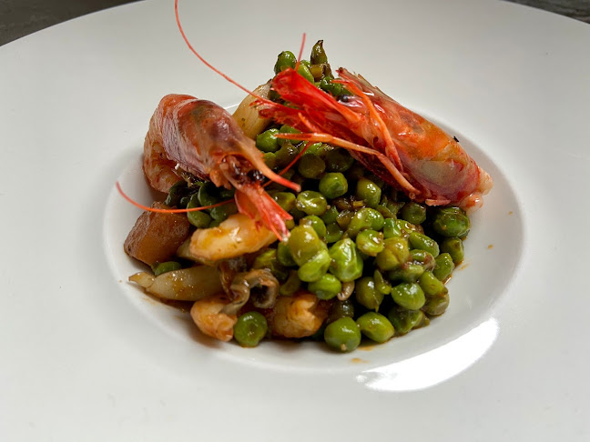 Junto Gasolinera, Passeig de Cabrils, 8, 08348 Cabrils, Barcelona