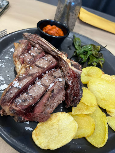 Opinii despre Restaurante La Marimorena Brasas în Sevilla - Gastronomía y hostelería