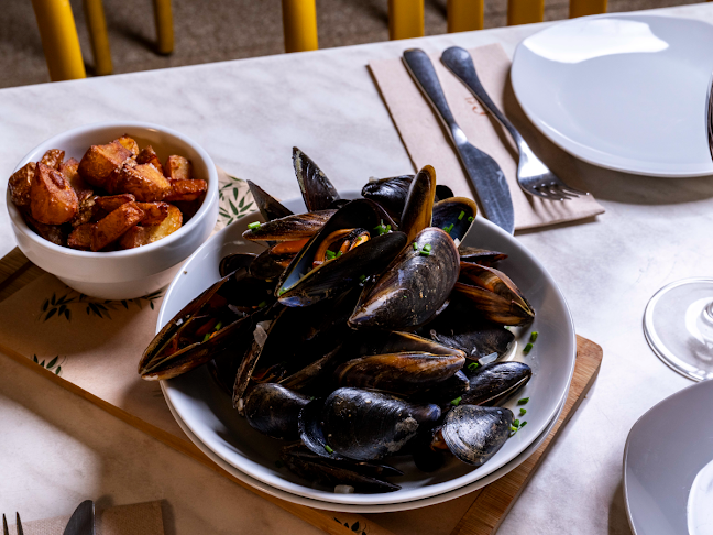 Opinii despre El Casal Café Bar - Tapas, Vinos y Ostras în Barcelona - Gastronomía y hostelería