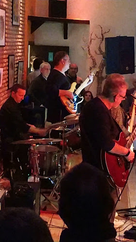 C. Evangelista, 57, 41010 Sevilla