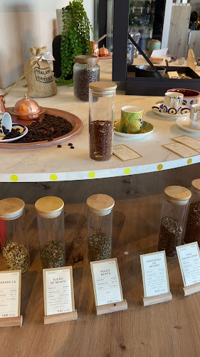 TOUM Tienda a granel & Cafeteria Phone number