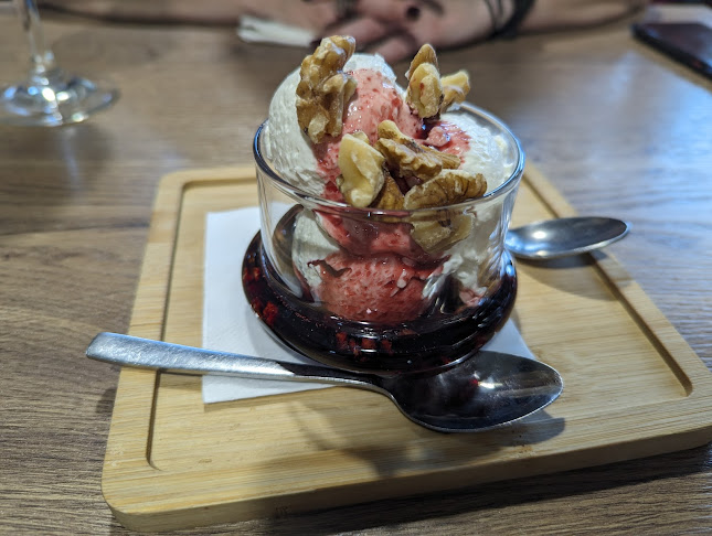 Plaza Lakuondo, 3, 31006 Pamplona, Navarra