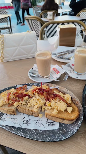 Plaza de la Encarnación, C. Puente y Pellón, 24, 41003 Sevilla