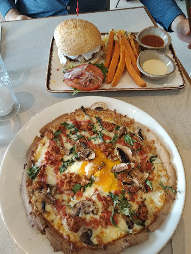 Comentarii opinii despre Naked&Sated Estébanez Calderón