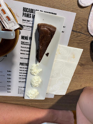 Plaza Lakuondo, 3, 31006 Pamplona, Navarra