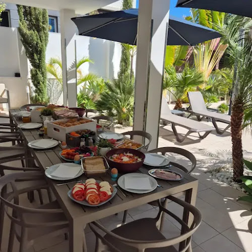 Cafe 2021 Phone number