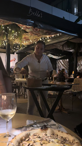 Restaurante Bella's Open Times