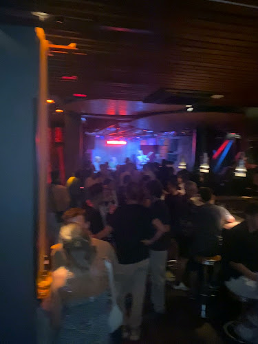 Intruso Bar Phone number