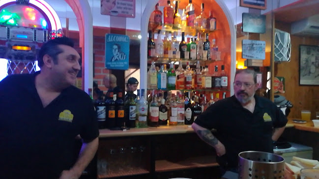 Crazy fats rock and roll bar