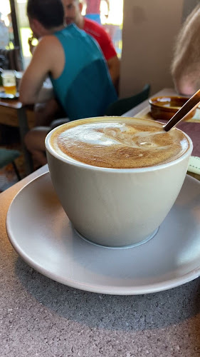 TOUM Tienda a granel & Cafeteria Open Times