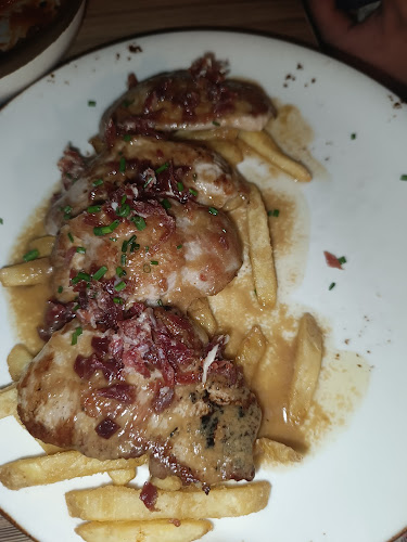 Comments and reviews of CASA MANOLO TAPAS BAR SEVILLANO