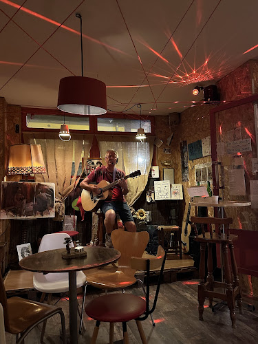 El Refugio Arte y Utopías - Arte - Bar