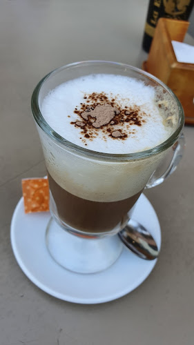 Av. de Grecia, 33, 41012 Sevilla