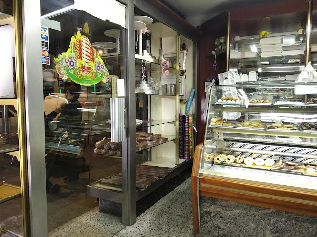 Comments and reviews of Horno de Pan y Pastelería Medina