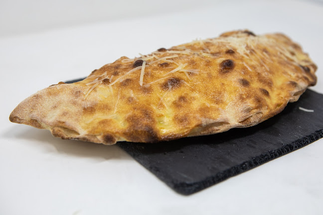 Comments and reviews of La Fabbrica Della Pizza