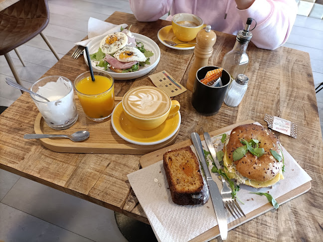 KL Bakery bread and specialty coffee - Gastronomía y hostelería