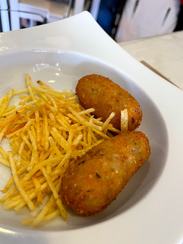 Av. Pdte. Adolfo Suárez, 12, local bajo, 41011 Sevilla