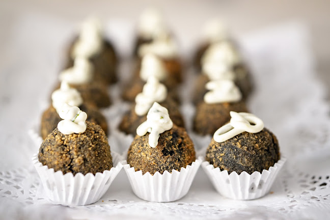 El Petit Gourmet - Catering Open Times