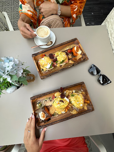 Colibri Brunch & Tapa Paellas - Barcelona