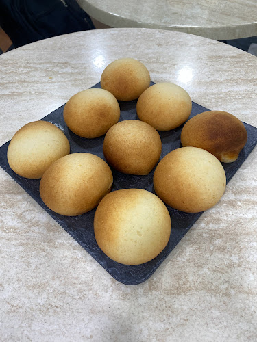 La Exquisita panadería y restaurante Phone number