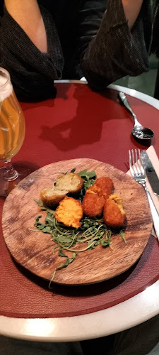 Plaça Sagrada Família, 3, L'Eixample, 08013 Barcelona