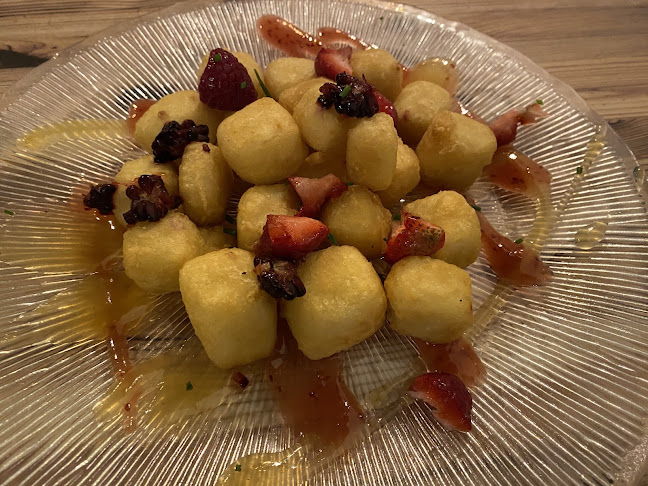 La Chica LOUNGE BAR.