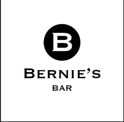Opinii despre Bernie's Bar în San Luis de Sabinillas - Gastronomía y hostelería