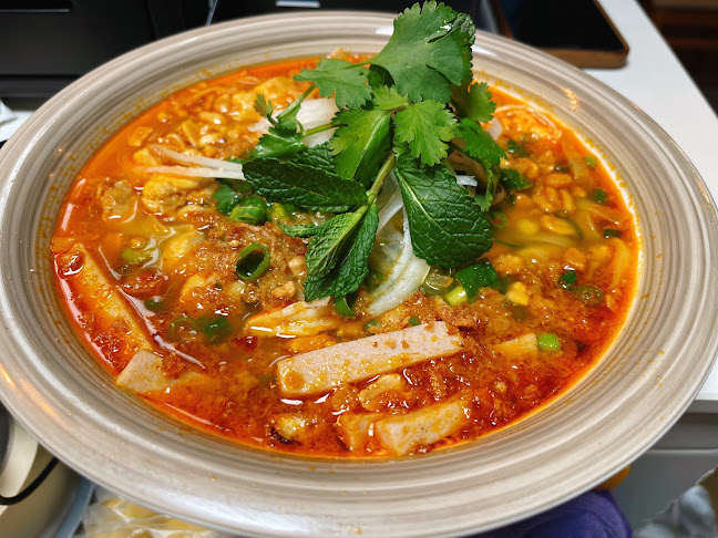 Vị Việt 1 Calle Pelayo Phone number