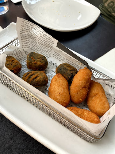 Latxaska Etxea Phone number