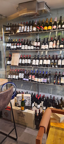 C. Gustavo Bacarisas, 1, 41010 Sevilla