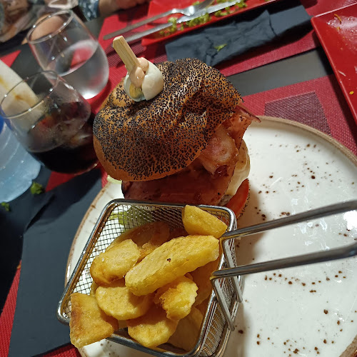 Bar hamburgueseria el desmadre - Gastronomía y hostelería