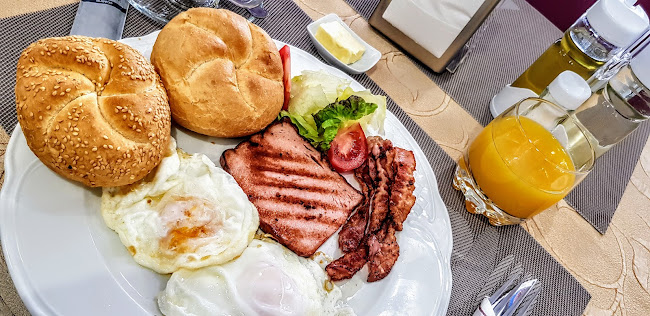 Yake's Cafetería Restaurante - Gastronomía y hostelería