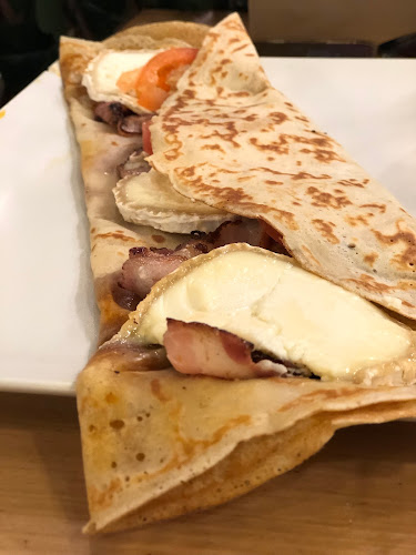 Plaça dels Germans Trillas, 3, 43880 Coma-ruga, Tarragona