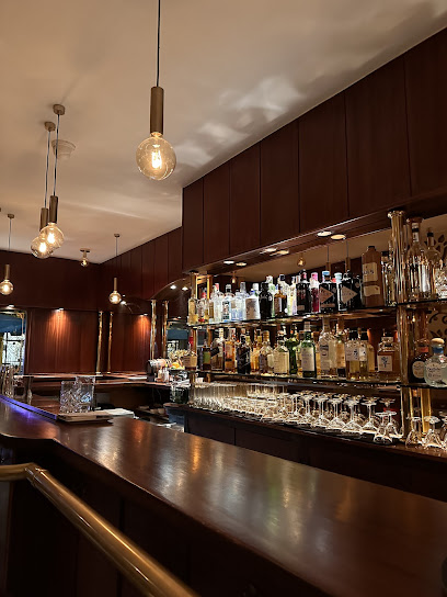 COBBLER COCKTAIL BAR