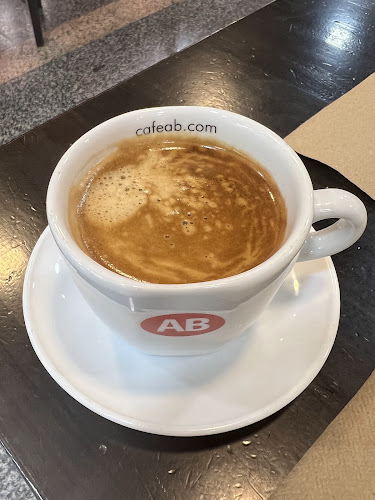 Plaza Pintor Amalio García del Moral, 41005 Sevilla