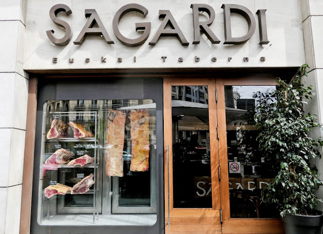 C/ de Muntaner, 72, L'Eixample, 08011 Barcelona