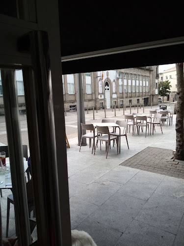 R. Xeneral Martitegui, 36002 Pontevedra