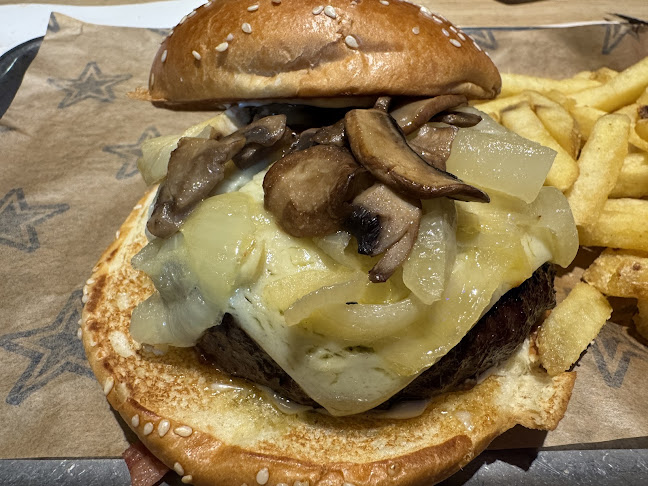 Comments and reviews of Foster's Hollywood