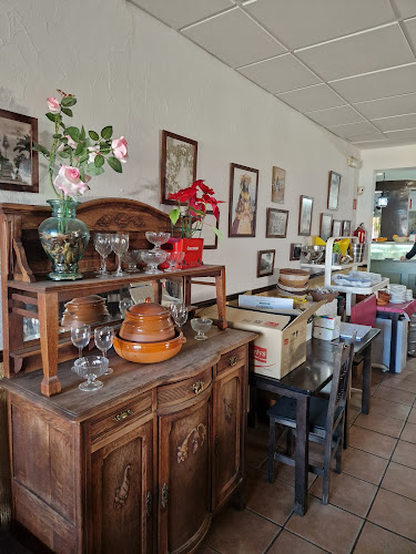 Av. de la Canaliega, 6A, 21750 El Rocío, Huelva