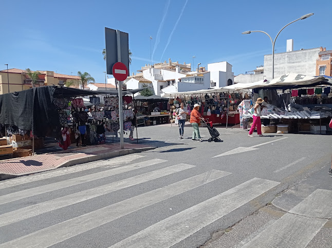 https://lacaladelmoral.com/lacala/mercadillo-de-la-cala-del-moral/