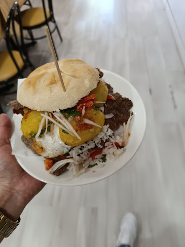 "The Oasis" Cafetería-Bar-Restaurant