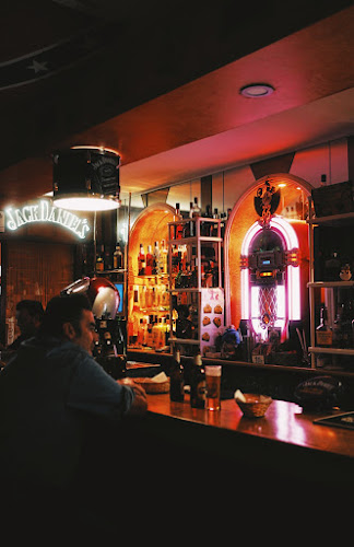 Crazy fats rock and roll bar