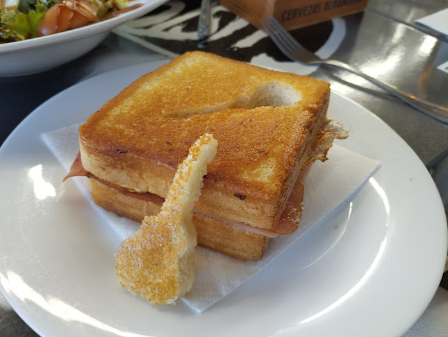 Bar CUSTOM GUITAR ROCK Phone number