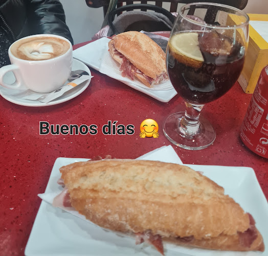 Opinii despre La Perla Montgat Fleca Cafeteria în Montgat - Gastronomía y hostelería