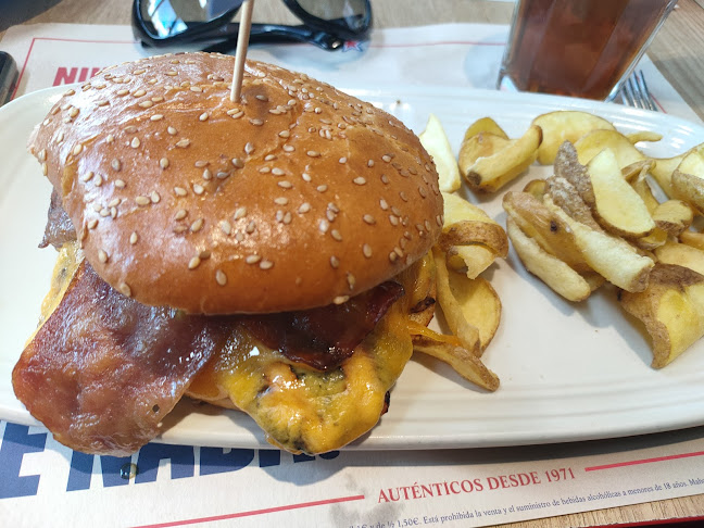 Comments and reviews of Foster's Hollywood