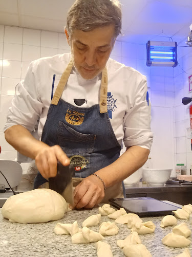 C. Luis de Morales, 30, 41018 Sevilla