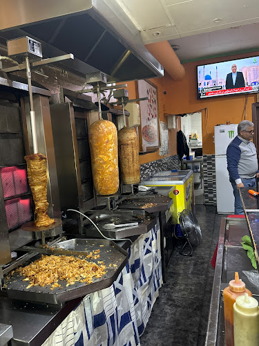 Av. de Peris i Valero, 73, L'Eixample, 46006 València, Valencia